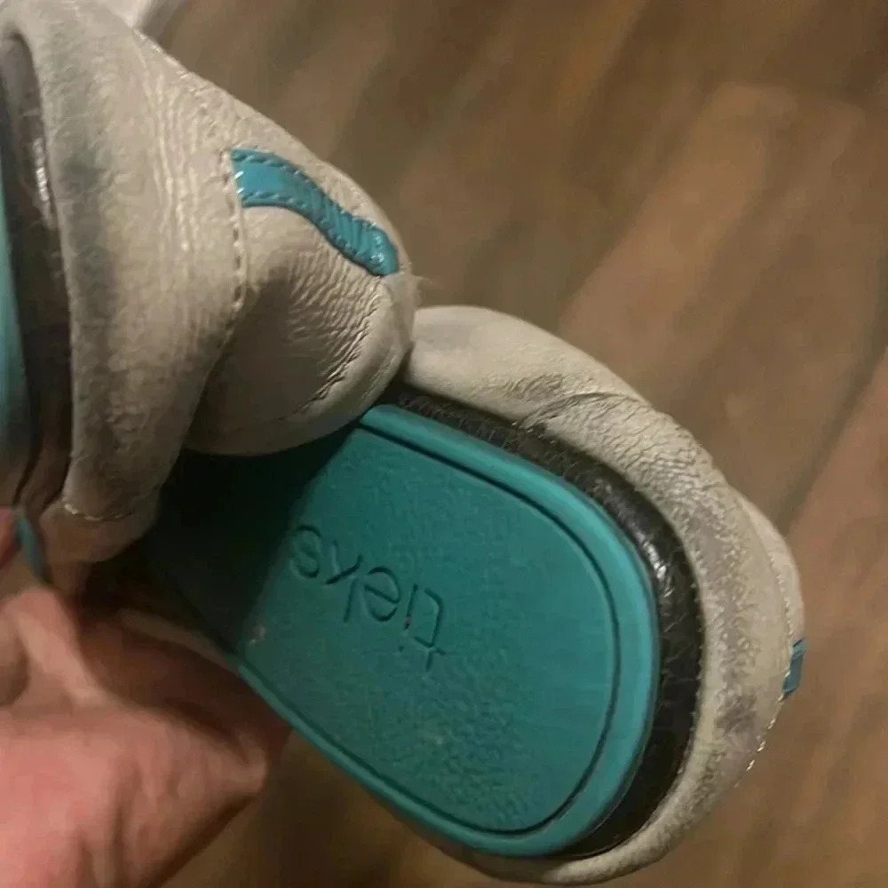 Tieks gray flats size 8 - Picture 4 of 6